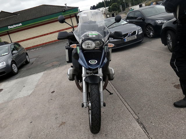 555648